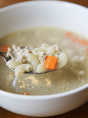 makaronu sriuba su mesos kukuliais