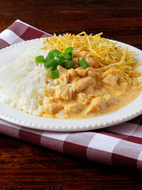 Troškinta vištienos krūtinėlė grietinės-pomidorų padaže