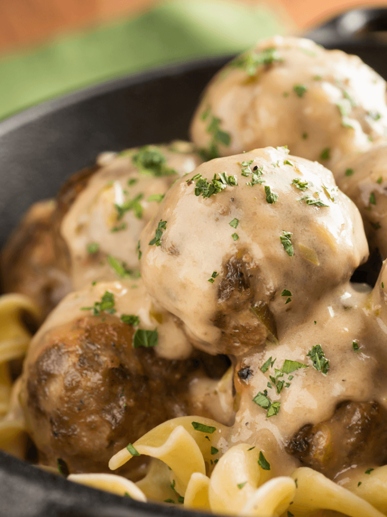 Mėsos kukuliai padaže